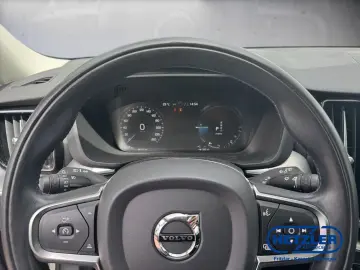 XC60 R Design Expression Recharge Plug-In Hybrid
