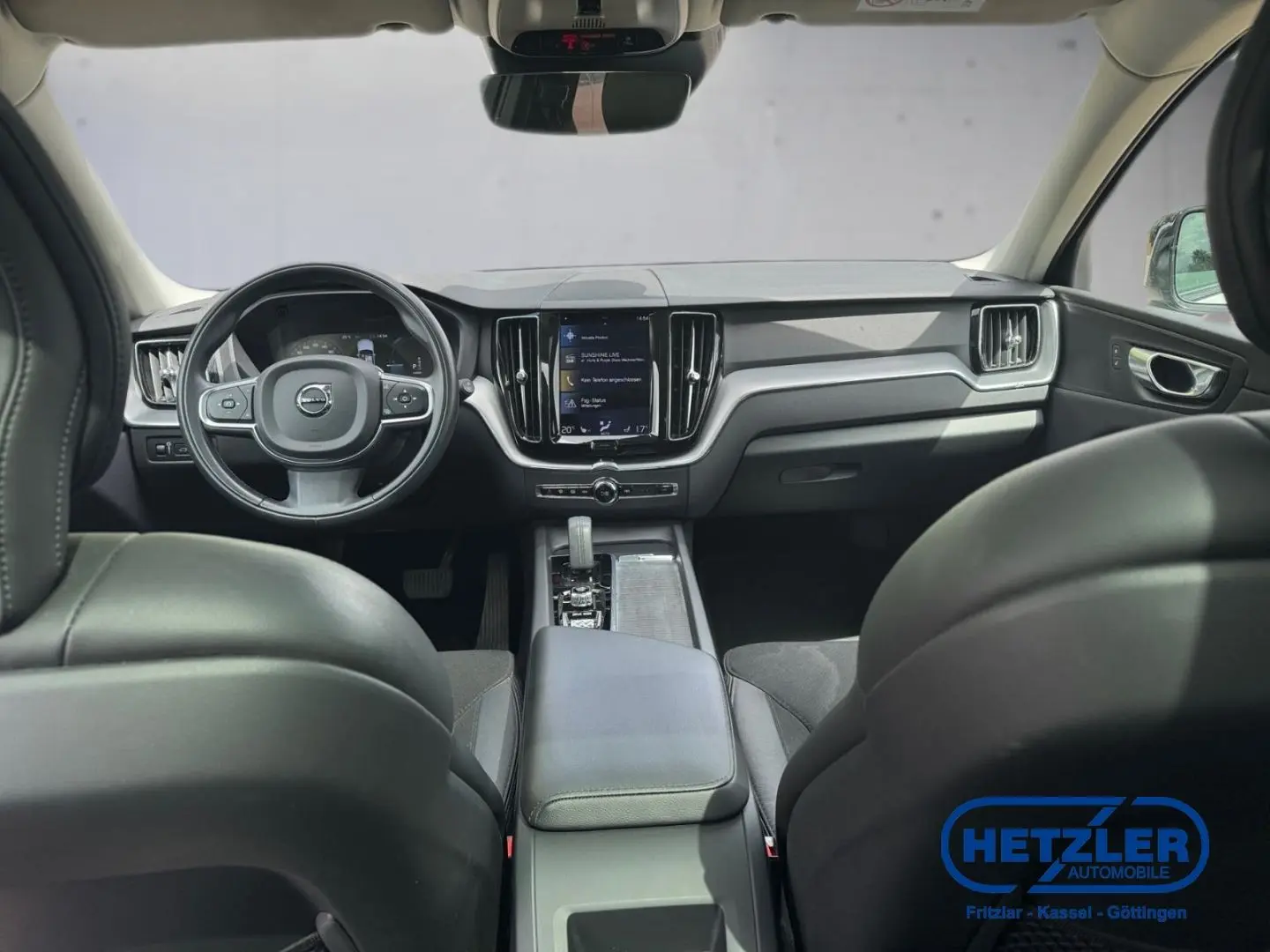 XC60 R Design Expression Recharge Plug-In Hybrid