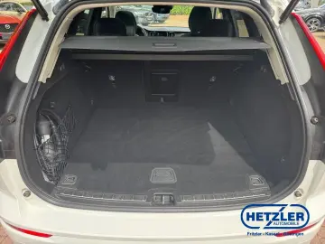 XC60 R Design Expression Recharge Plug-In Hybrid