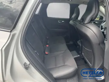XC60 R Design Expression Recharge Plug-In Hybrid