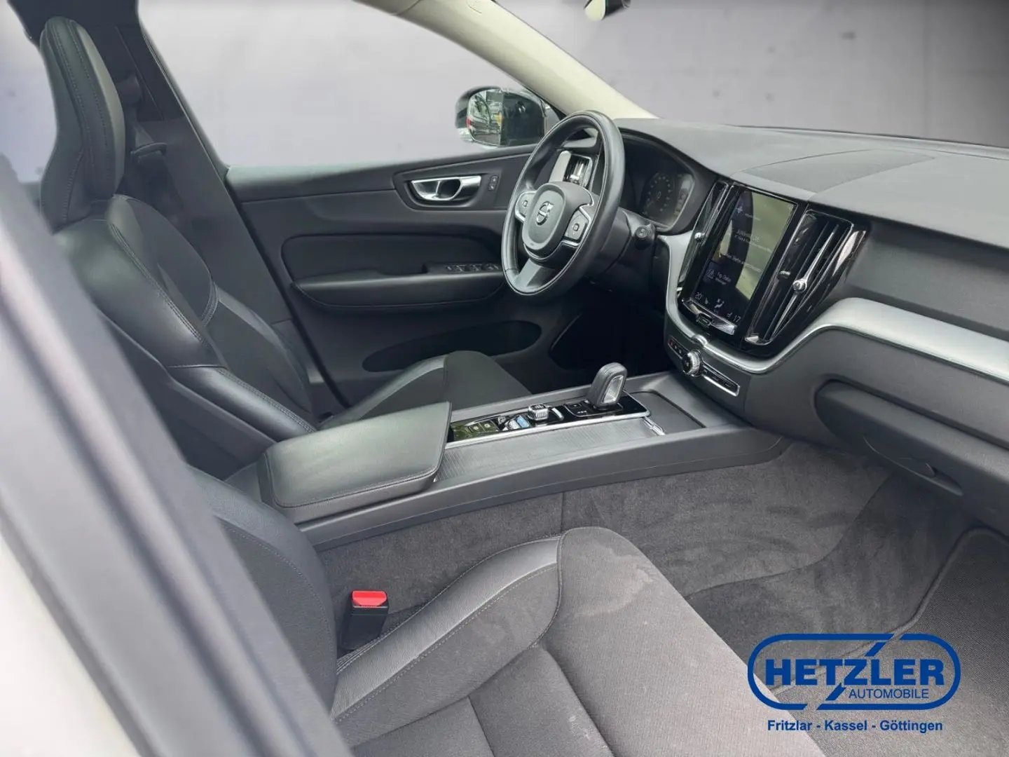 XC60 R Design Expression Recharge Plug-In Hybrid