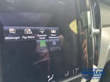 XC60 R Design Expression Recharge Plug-In Hybrid