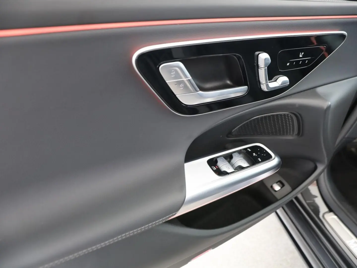 E 200 AMG ADV PLUS+NIGHT+PANO+360°+KEYLESS+WIDE+