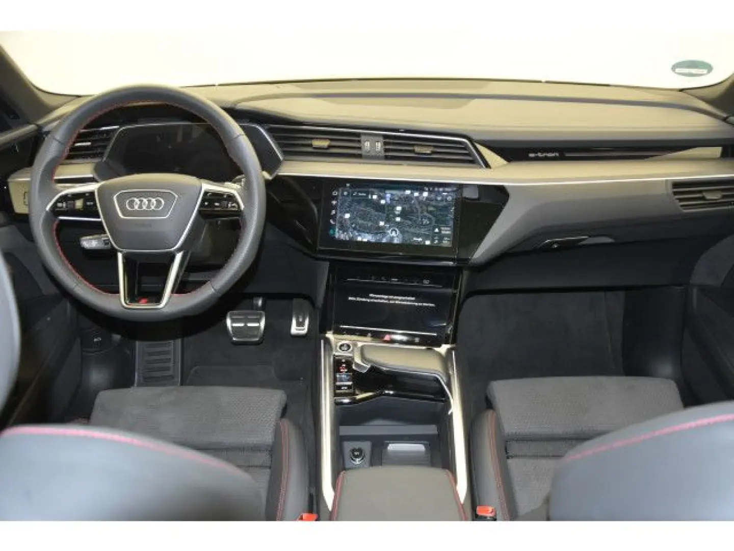 Q8 Sportback 55 e-tron quattro S line