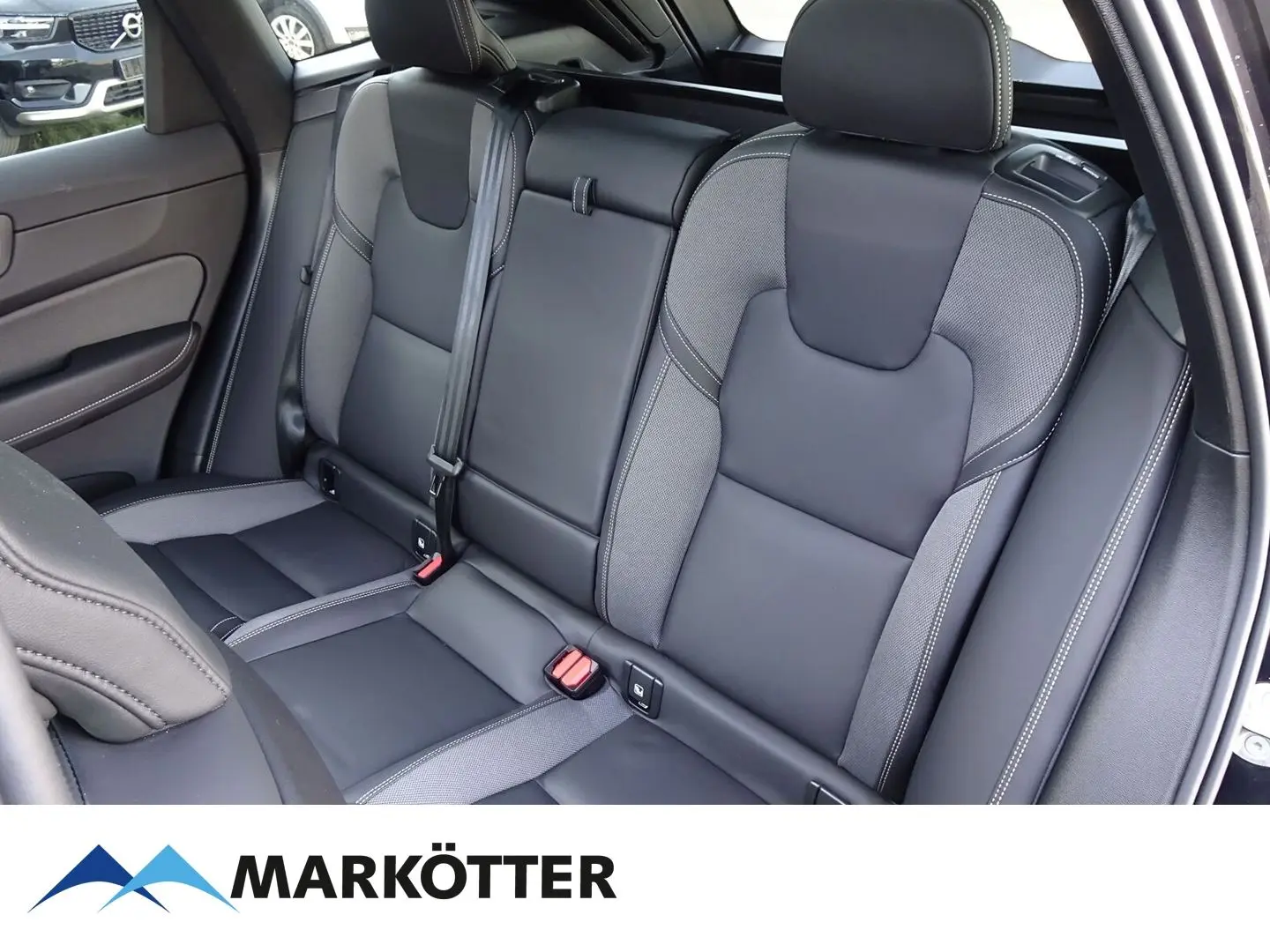 XC60 T8 AWD Recharge Plus Dark SHZ/LHZ/PANO/360