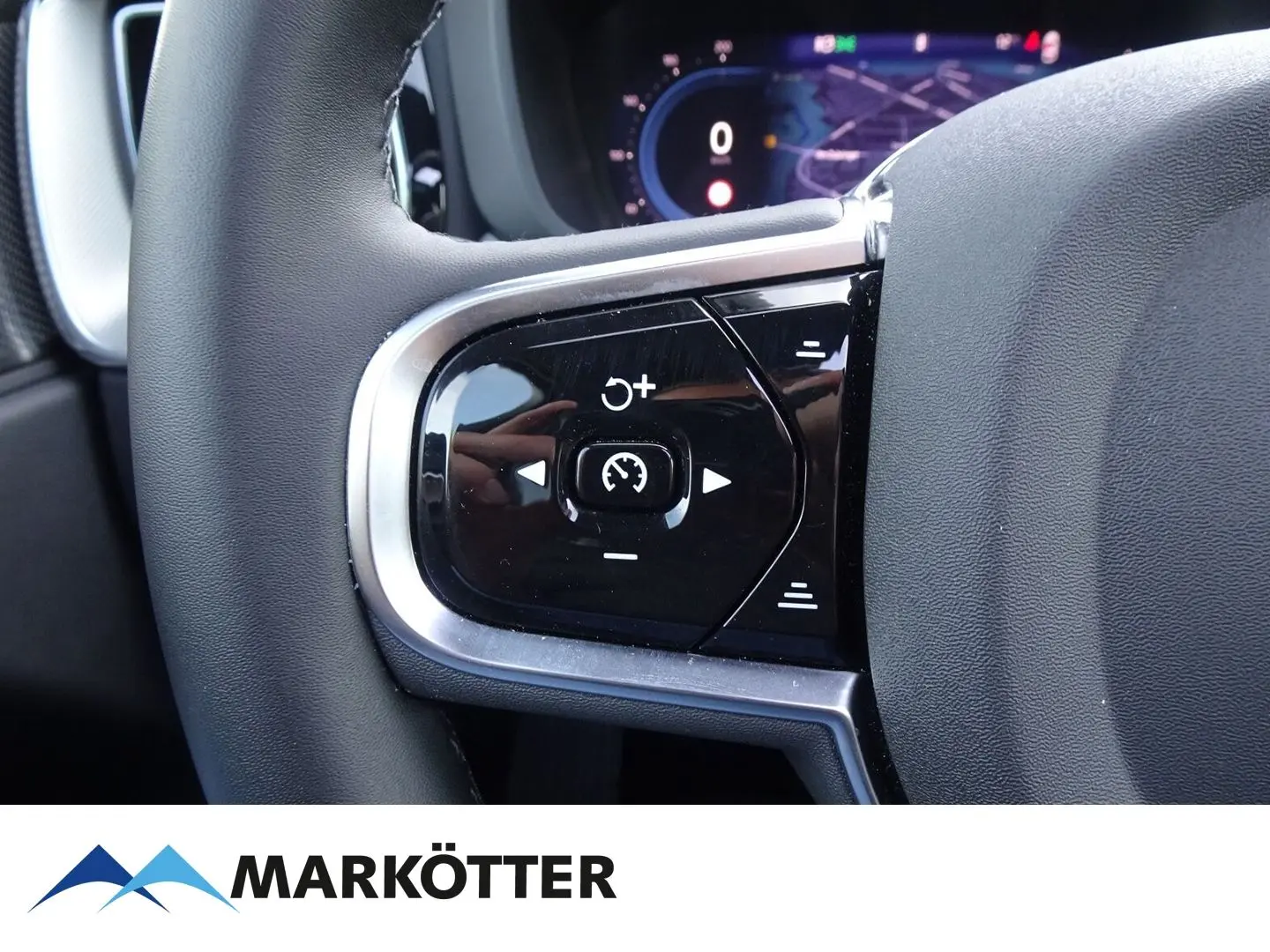 XC60 T8 AWD Recharge Plus Dark SHZ/LHZ/PANO/360