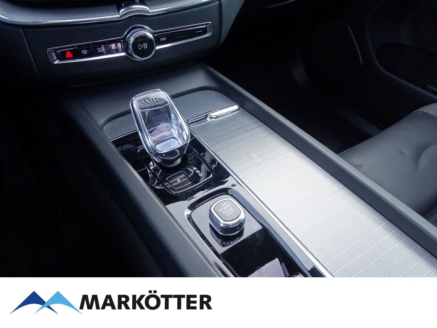 XC60 T8 AWD Recharge Plus Dark SHZ/LHZ/PANO/360