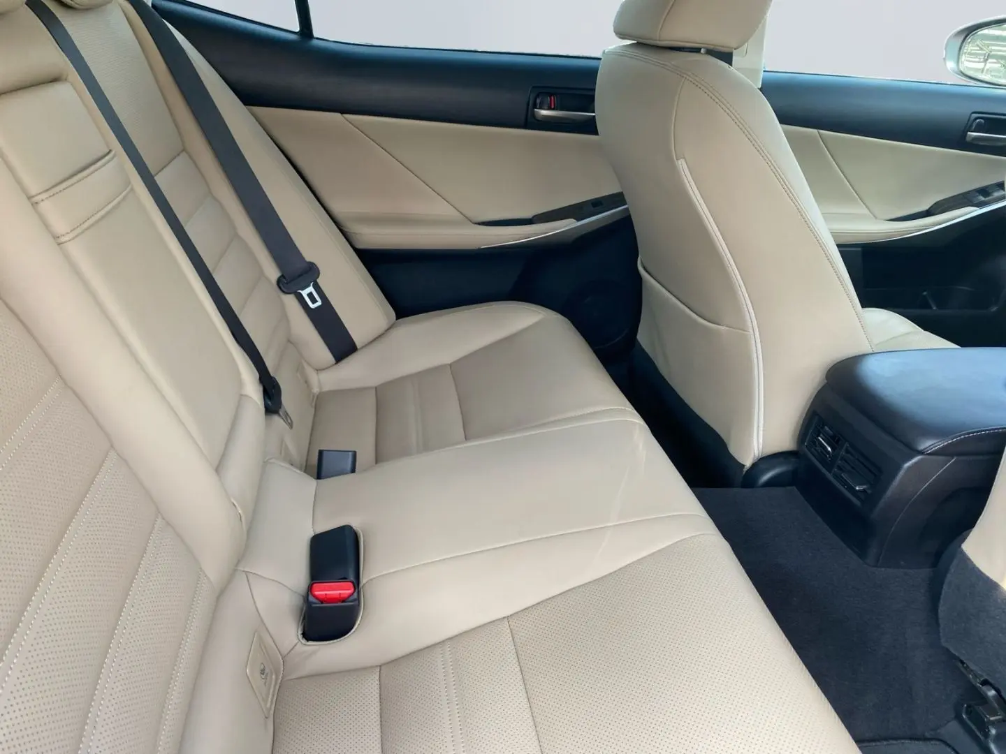 IS 300 h Luxury Line *LED*GSD*Leder*M Levinson*