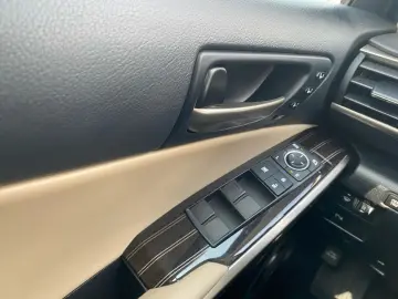 IS 300 h Luxury Line *LED*GSD*Leder*M Levinson*
