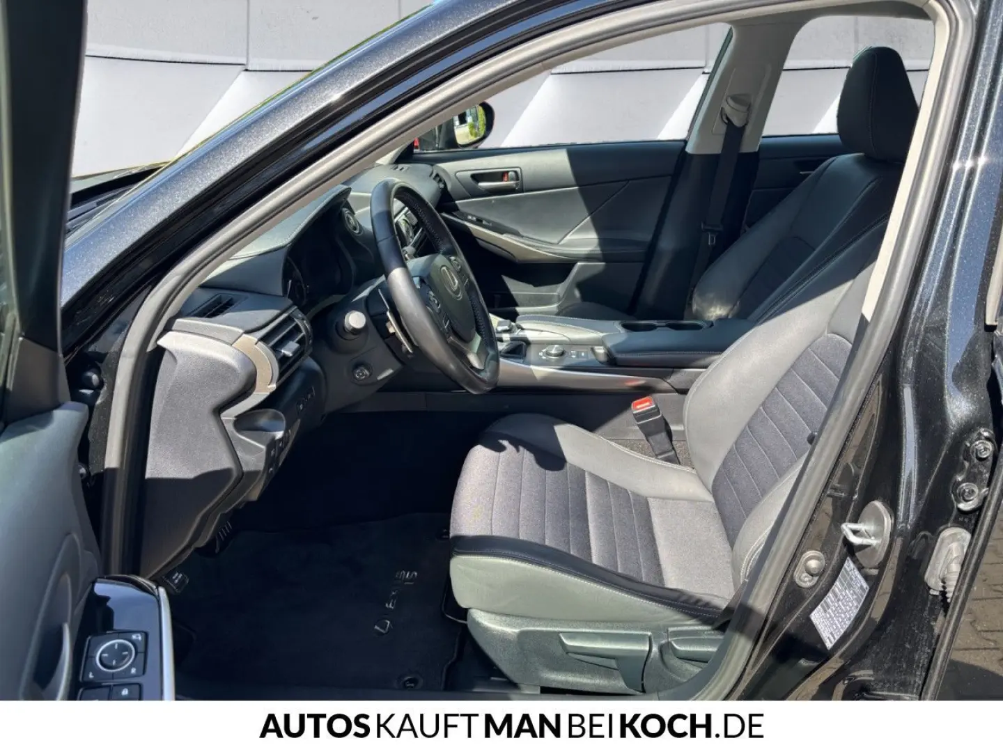 IS 300h Style Edition NAVI SMART KEY LED SHZ MFL
