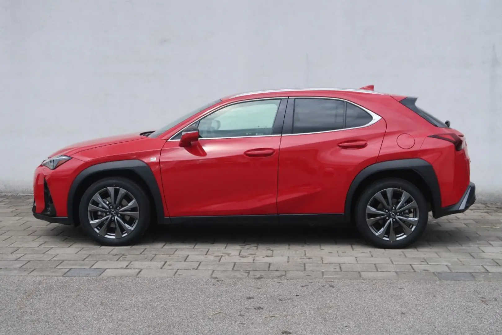 UX 300h F SPORT Design