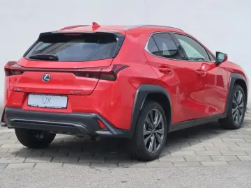 UX 300h F SPORT Design