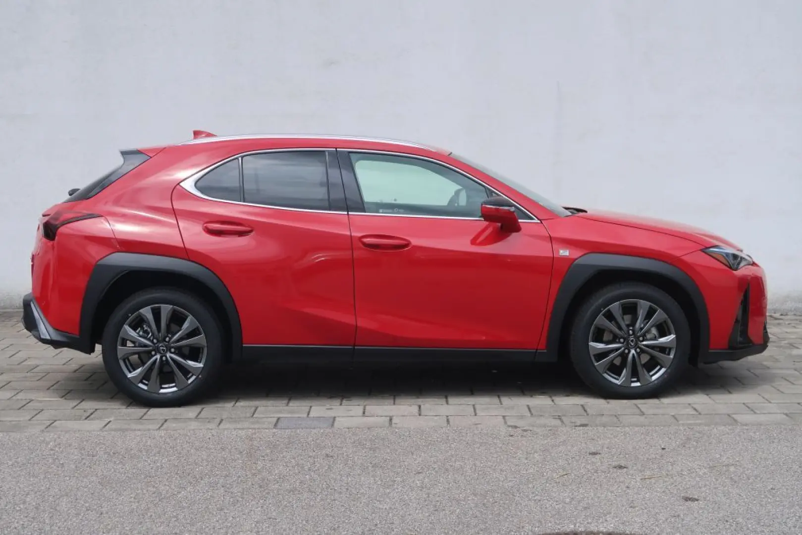 UX 300h F SPORT Design