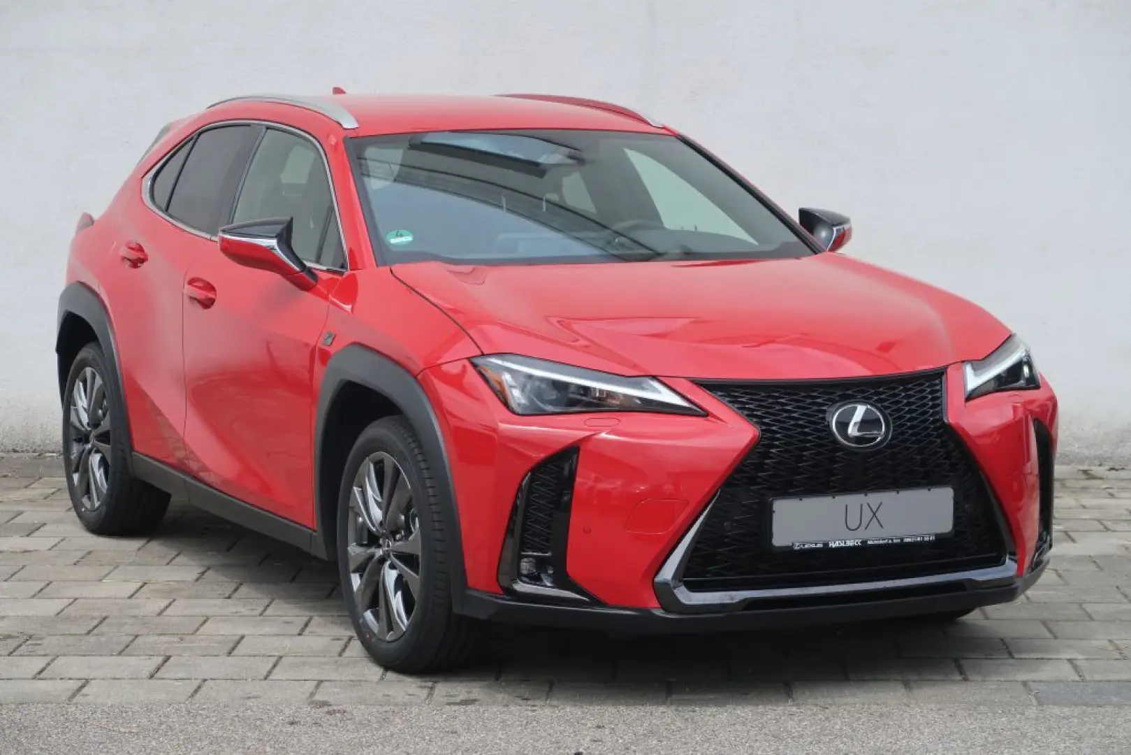 UX 300h F SPORT Design