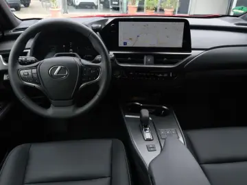 UX 300h F SPORT Design