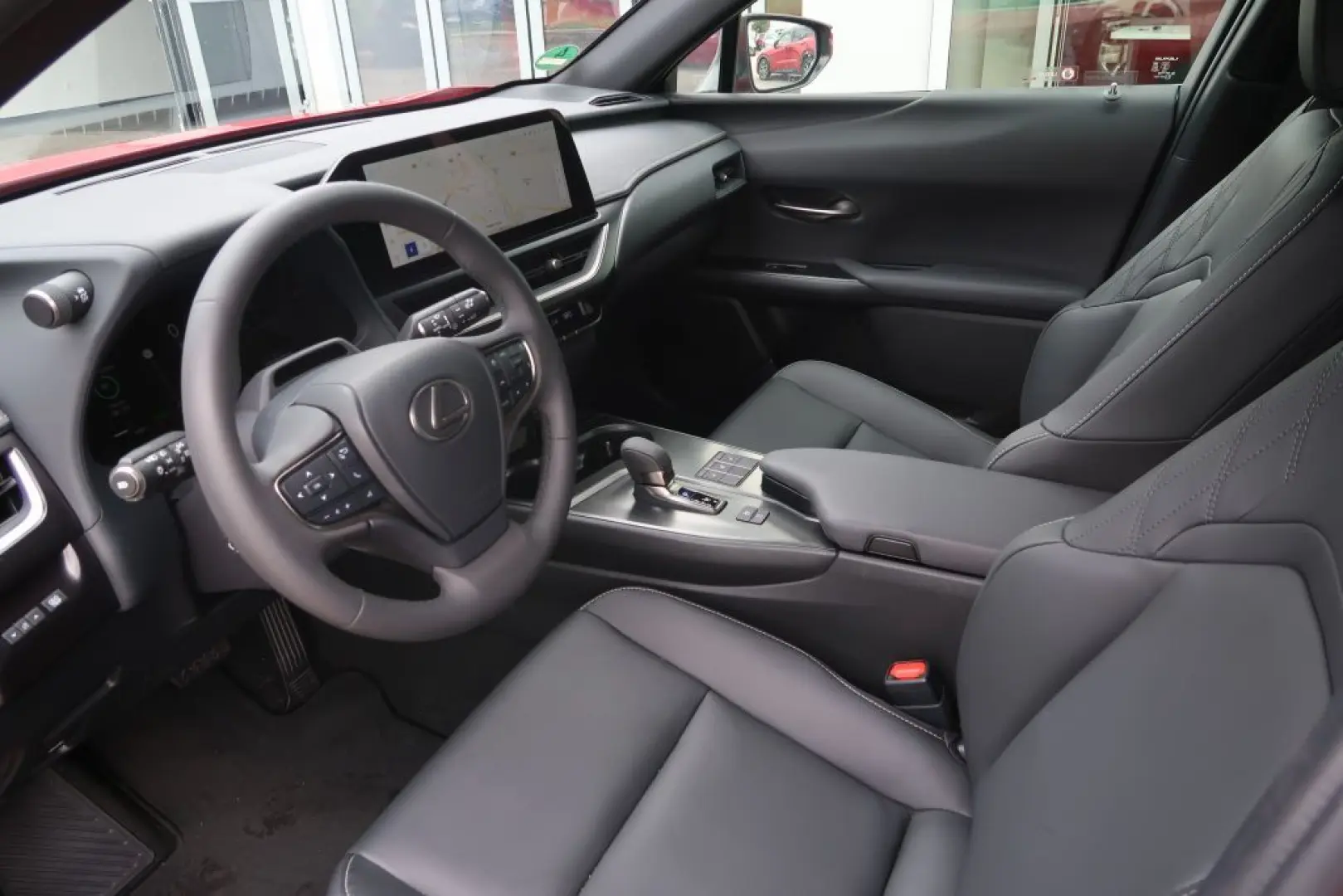 UX 300h F SPORT Design