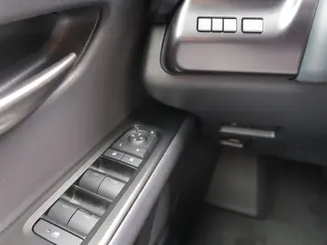 UX 300h F SPORT Design