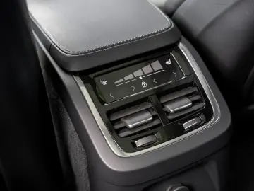 XC90 Recharge T8 AWD Ultimate Dark