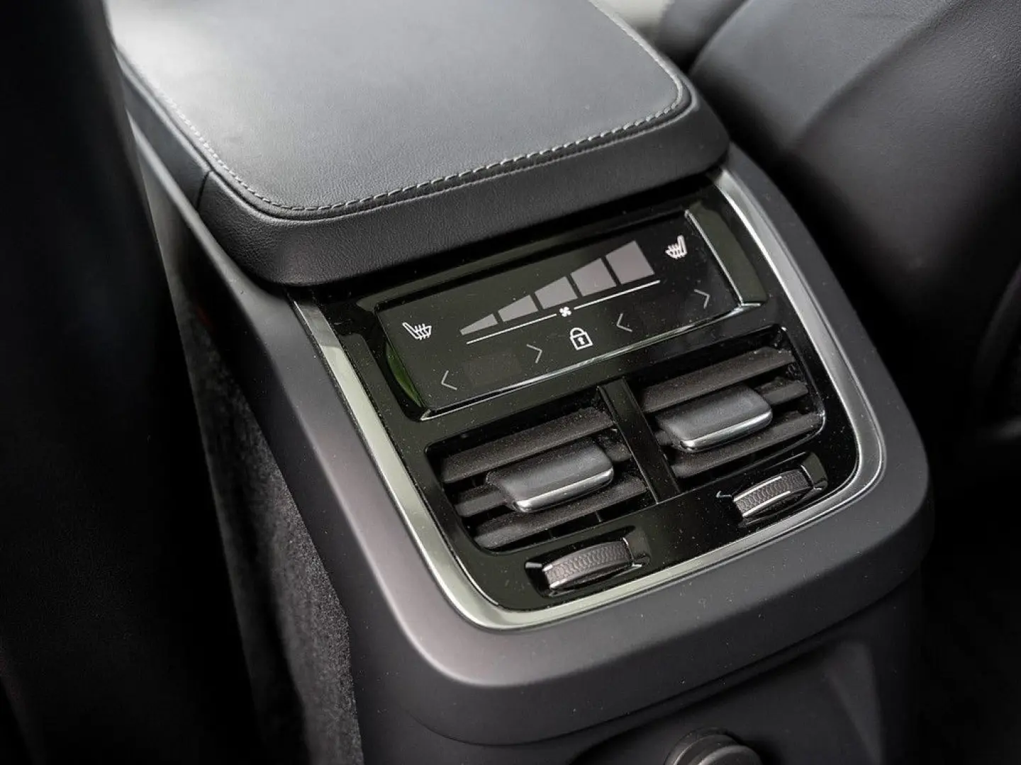XC90 Recharge T8 AWD Ultimate Dark