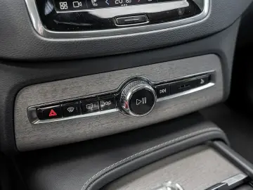 XC90 Recharge T8 AWD Ultimate Dark