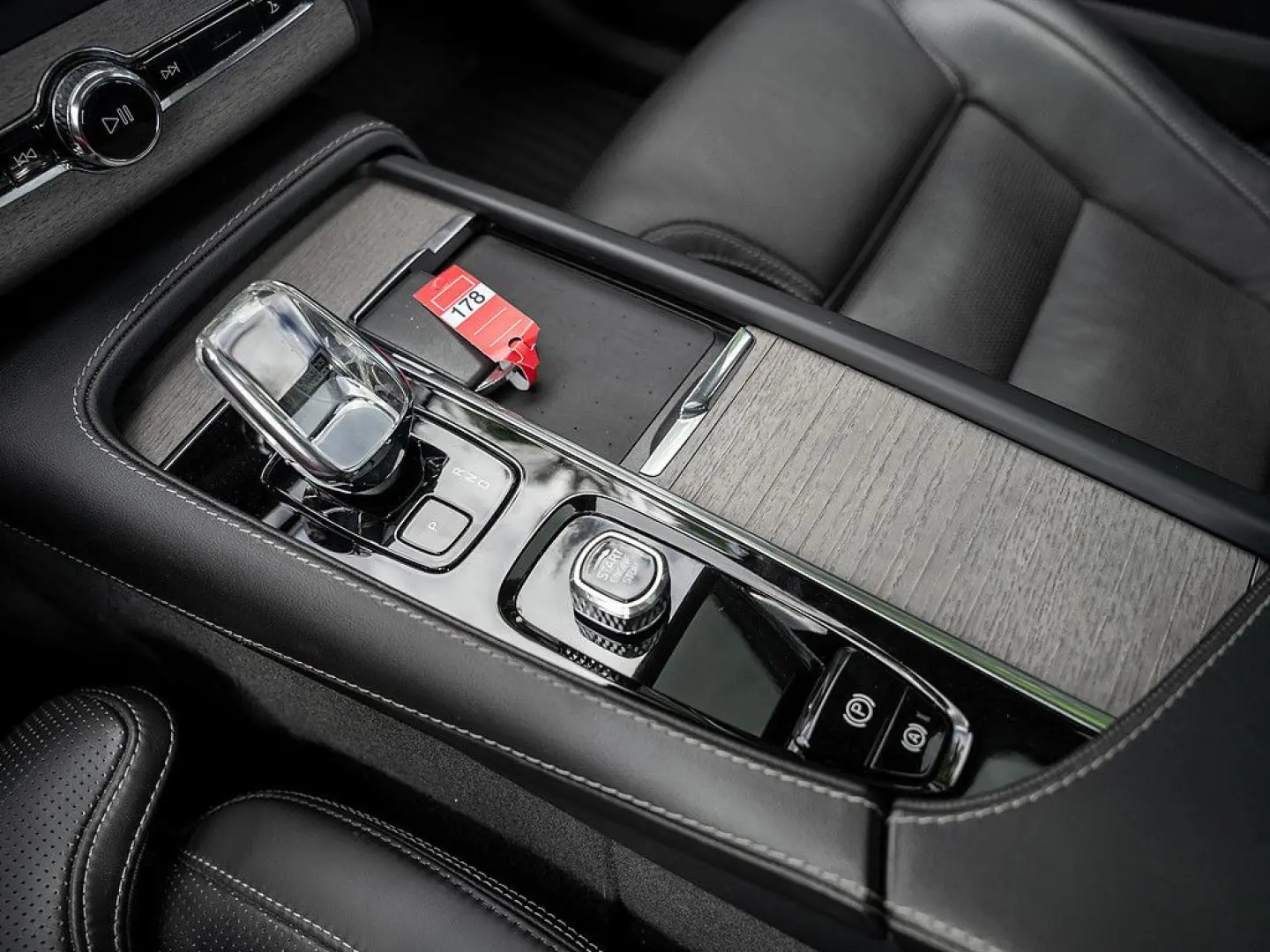 XC90 Recharge T8 AWD Ultimate Dark