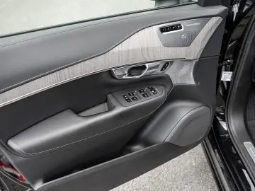 XC90 Recharge T8 AWD Ultimate Dark