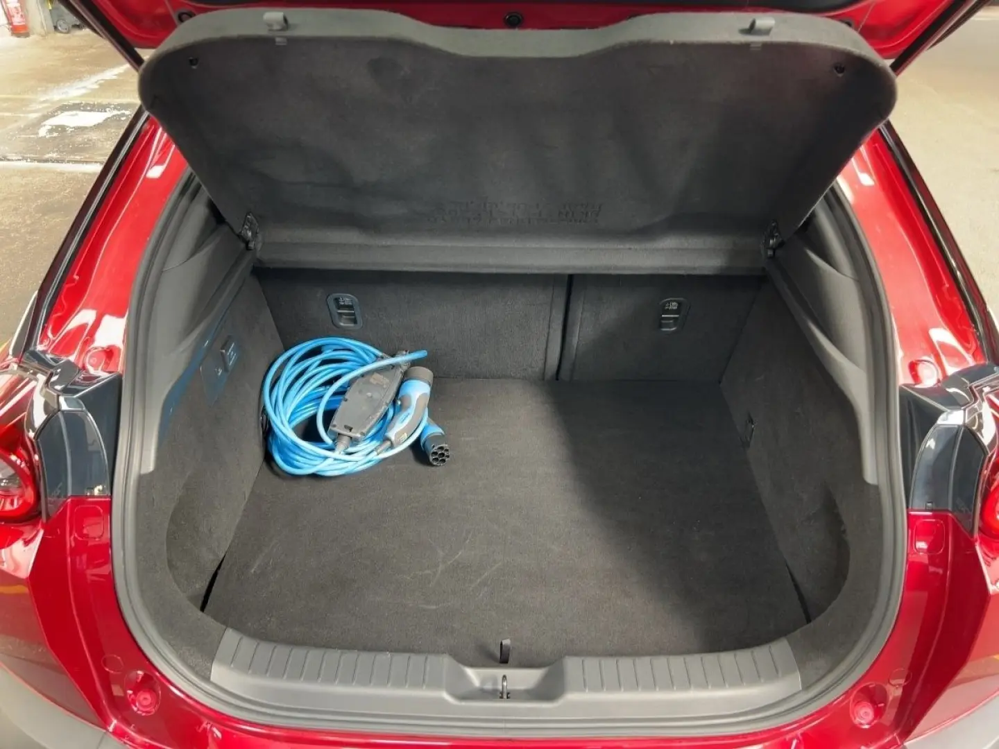 MX-30 MAKOTO R-EV e-SKYACTIV CCS-Ladeanschluss