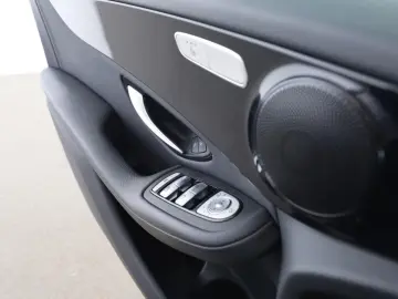 GLC 300 e 4M Distronic AHK Volldigital Kamera