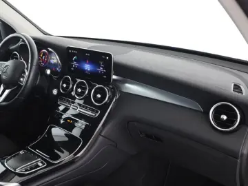 GLC 300 e 4M Distronic AHK Volldigital Kamera