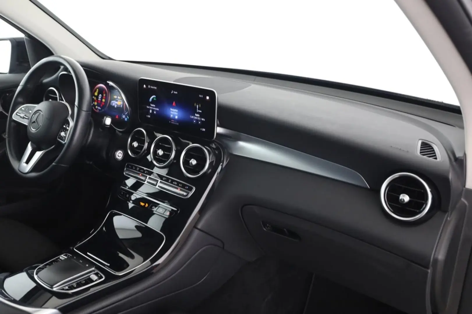 GLC 300 e 4M Distronic AHK Volldigital Kamera