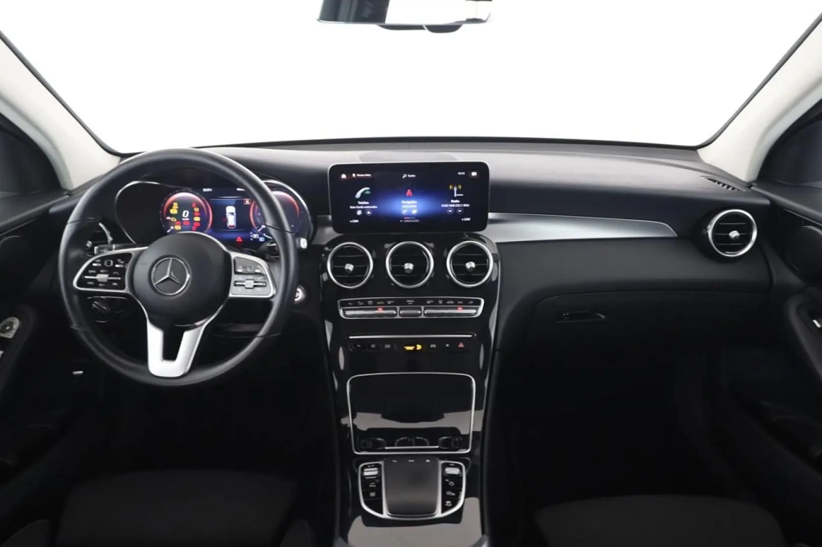 GLC 300 e 4M Distronic AHK Volldigital Kamera