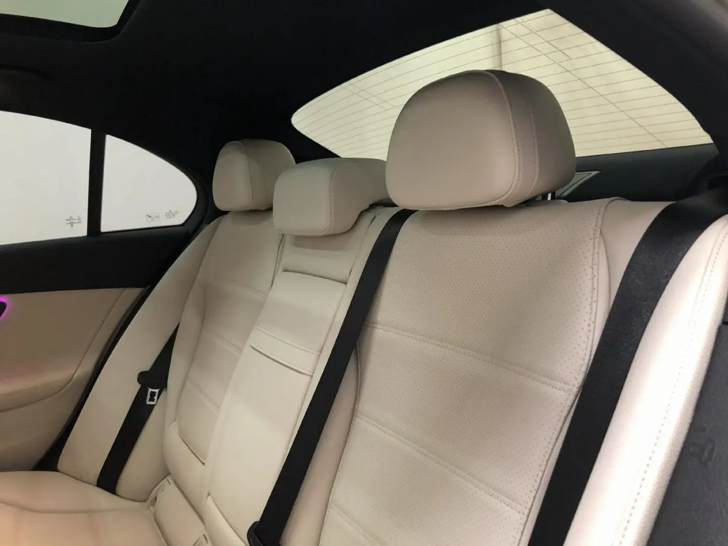 C 220 d 4M AVANTGARDE *NIGHT*Distro*AHK*Pano*HUD