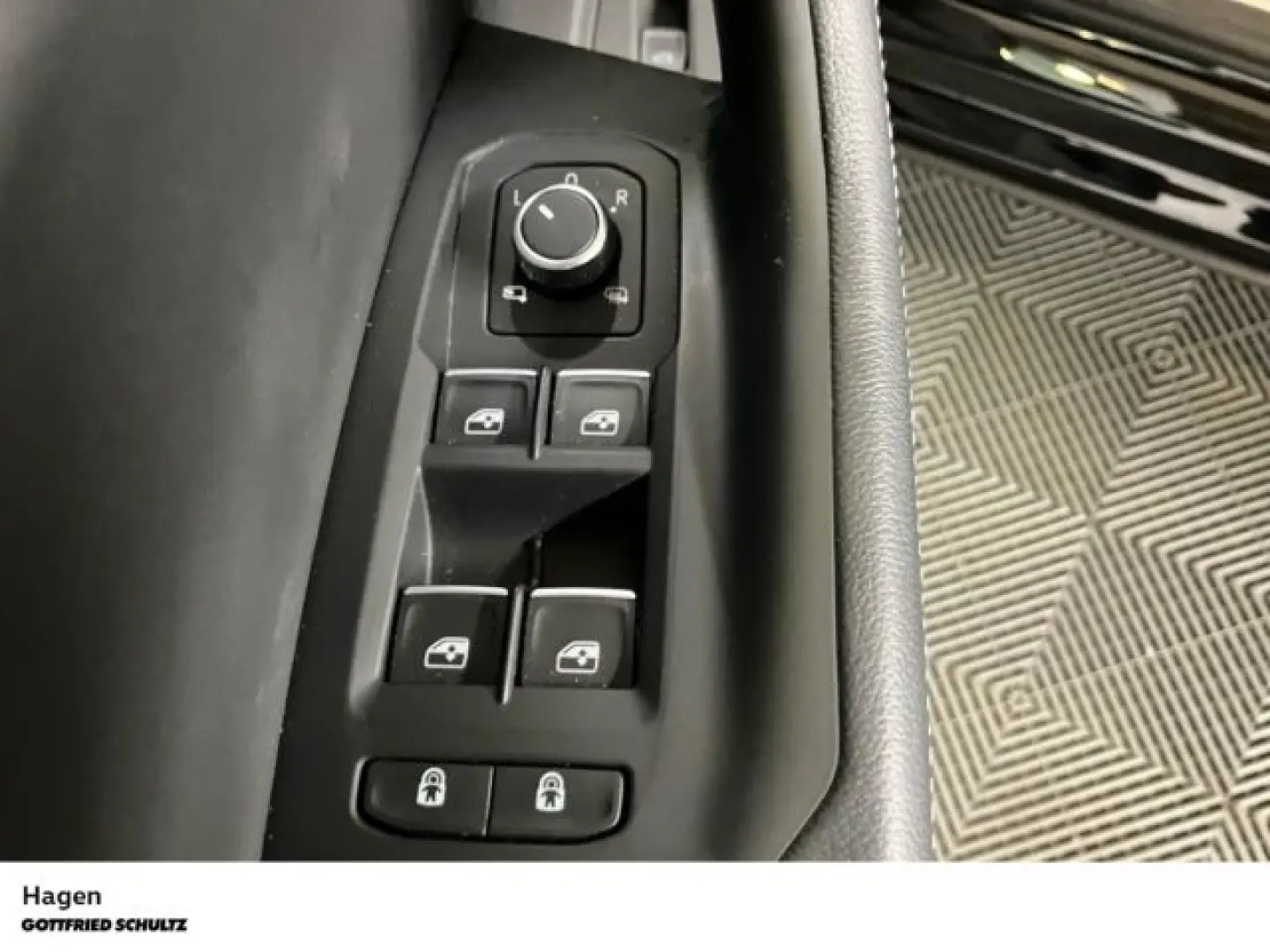 Touareg 3.0 TDI NAV AHK STANDHZ 22 Zoll R-Line
