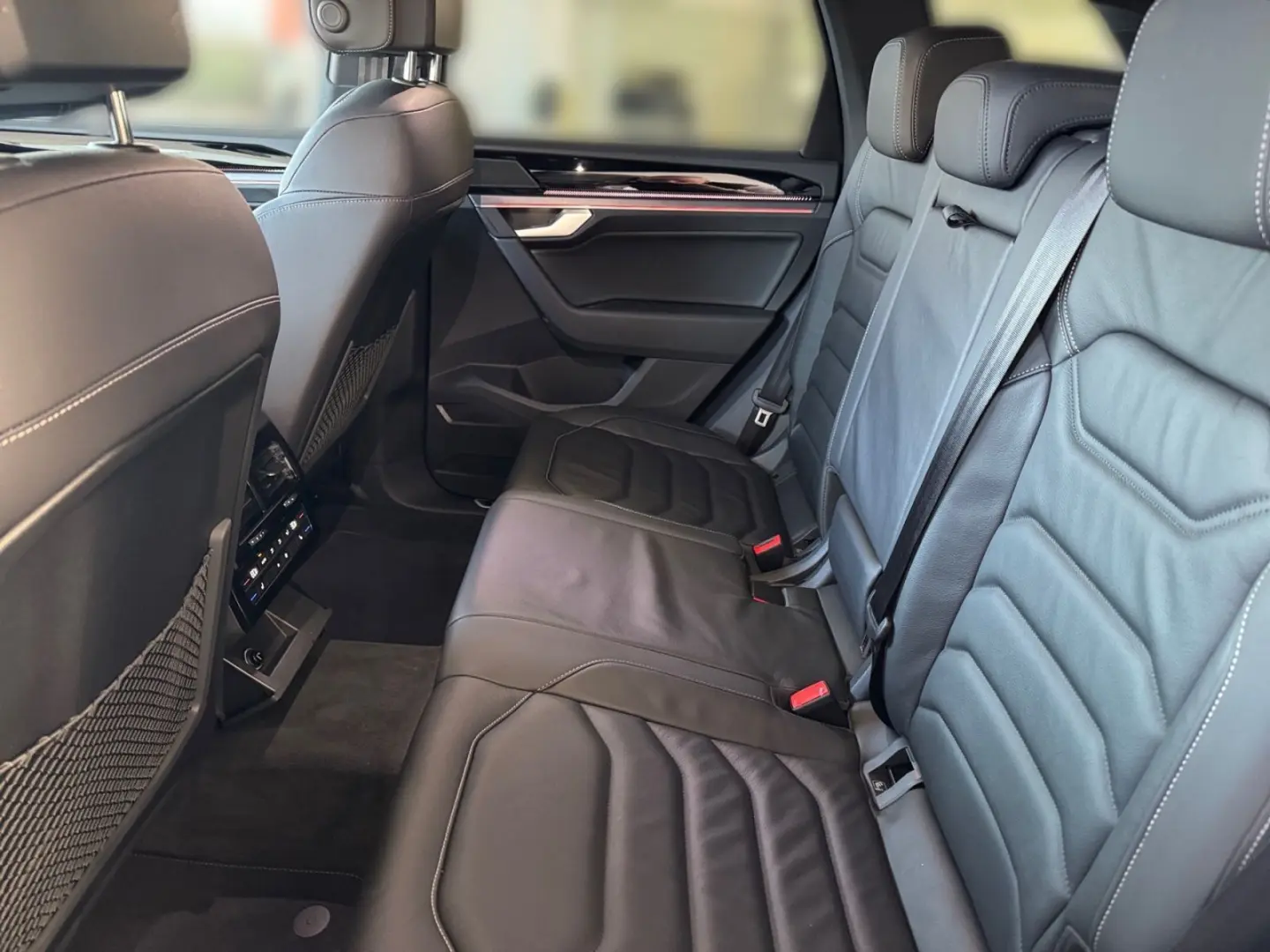 Touareg R-Line 3,0 TDI DSG Nav*AHK*Niveau*Travel