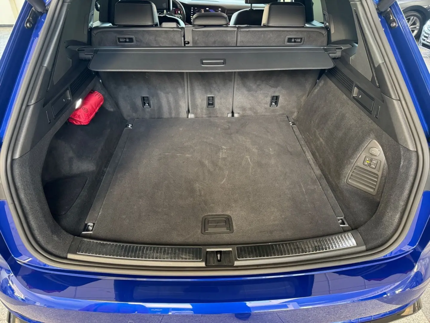 Touareg R-Line 3,0 TDI DSG Nav*AHK*Niveau*Travel