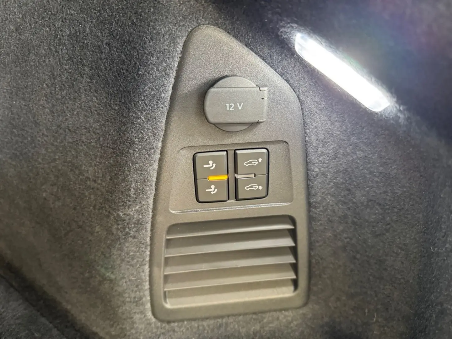 Touareg R-Line 3,0 TDI DSG Nav*AHK*Niveau*Travel