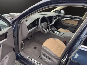 Touareg 3.0TDI R-Line 4Motion AHK+Pano+Matrix