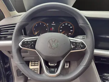 Touareg 3.0TDI R-Line 4Motion AHK+Pano+Matrix