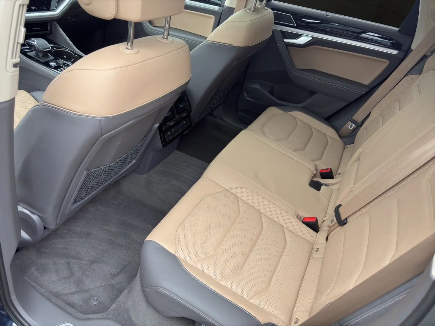 Touareg 3.0TDI R-Line 4Motion AHK+Pano+Matrix