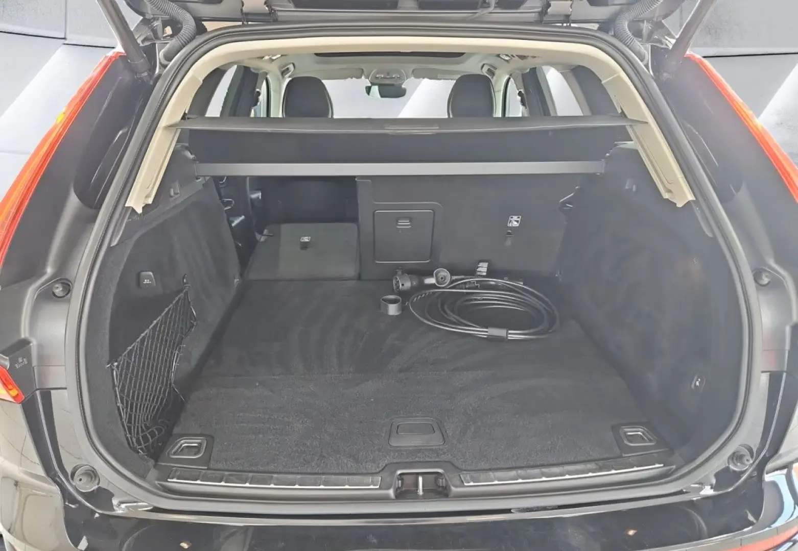XC60 T6 Plug-In AWD Inscr. Expr. H/K ACC StHzg