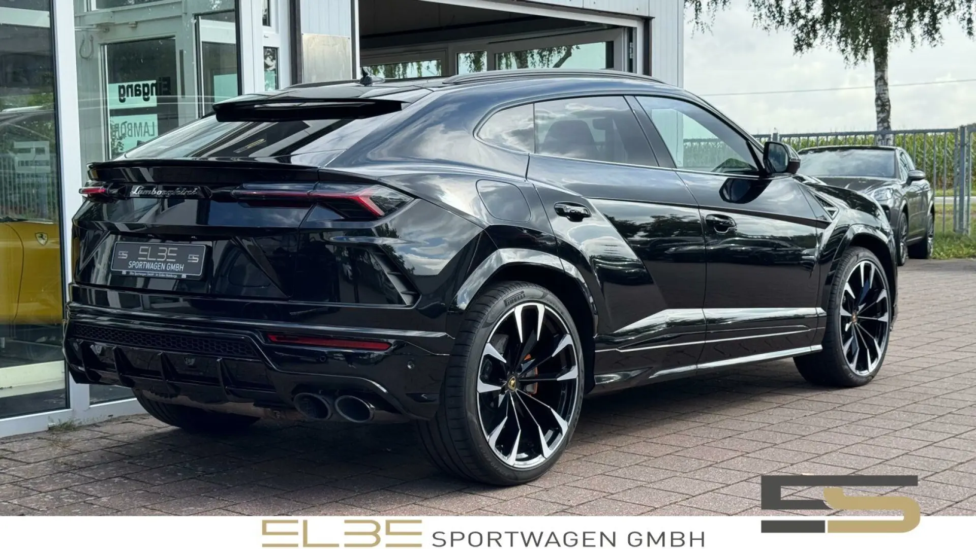 Urus B&O PANO CARBON MASSAGE OFF-ROAD 23