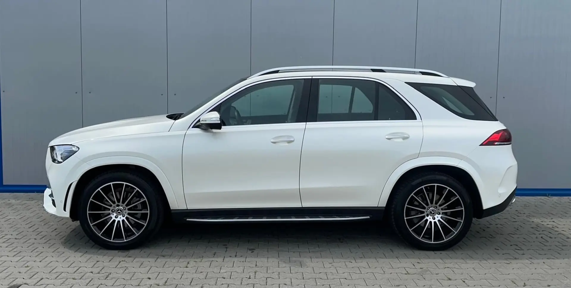 GLE400 4M AMG-LINE DISTRONIC PANO HUD KEYLESS-GO
