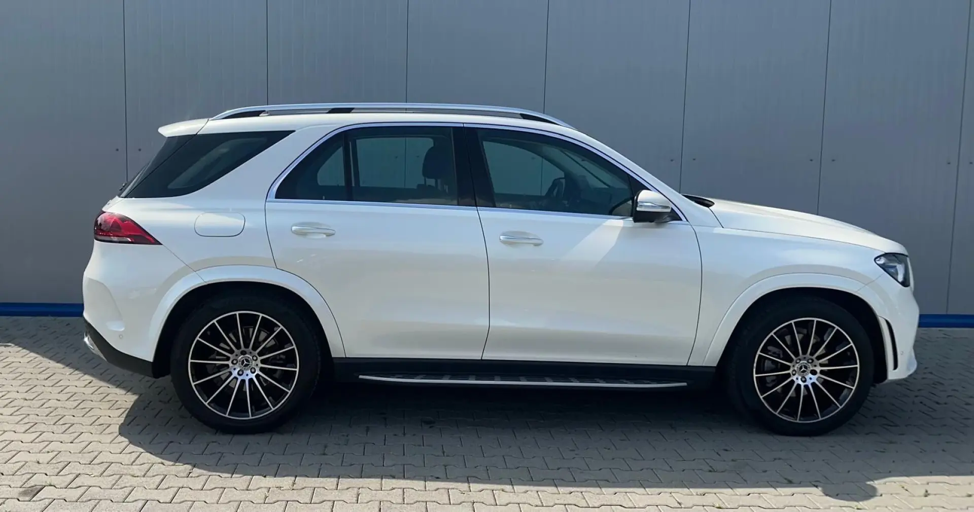 GLE400 4M AMG-LINE DISTRONIC PANO HUD KEYLESS-GO