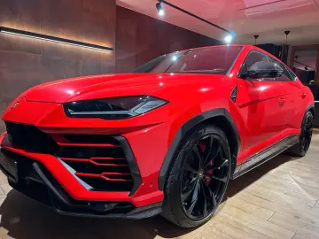 URUS 4.0 V8  B&O  Q-Citura  Off-road Full carbon