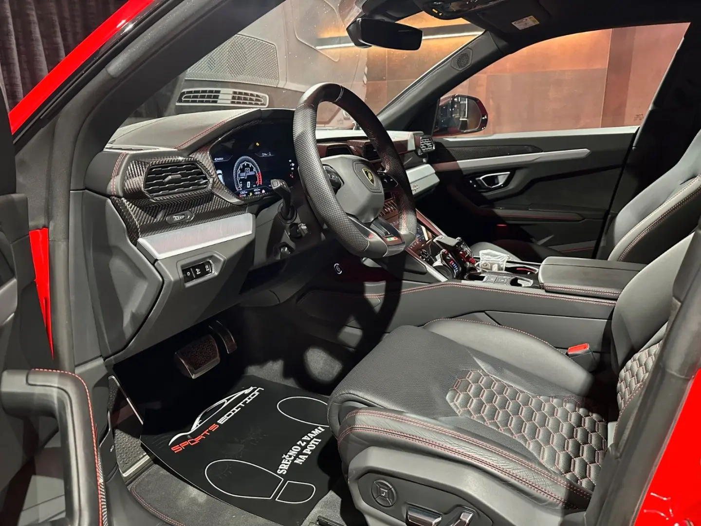 URUS 4.0 V8, B&O, Q-Citura, Off-road,Full carbon