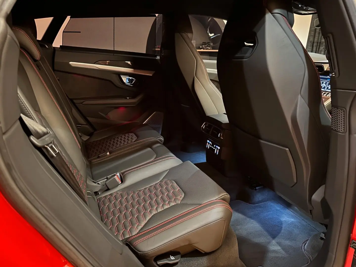 URUS 4.0 V8, B&O, Q-Citura, Off-road,Full carbon