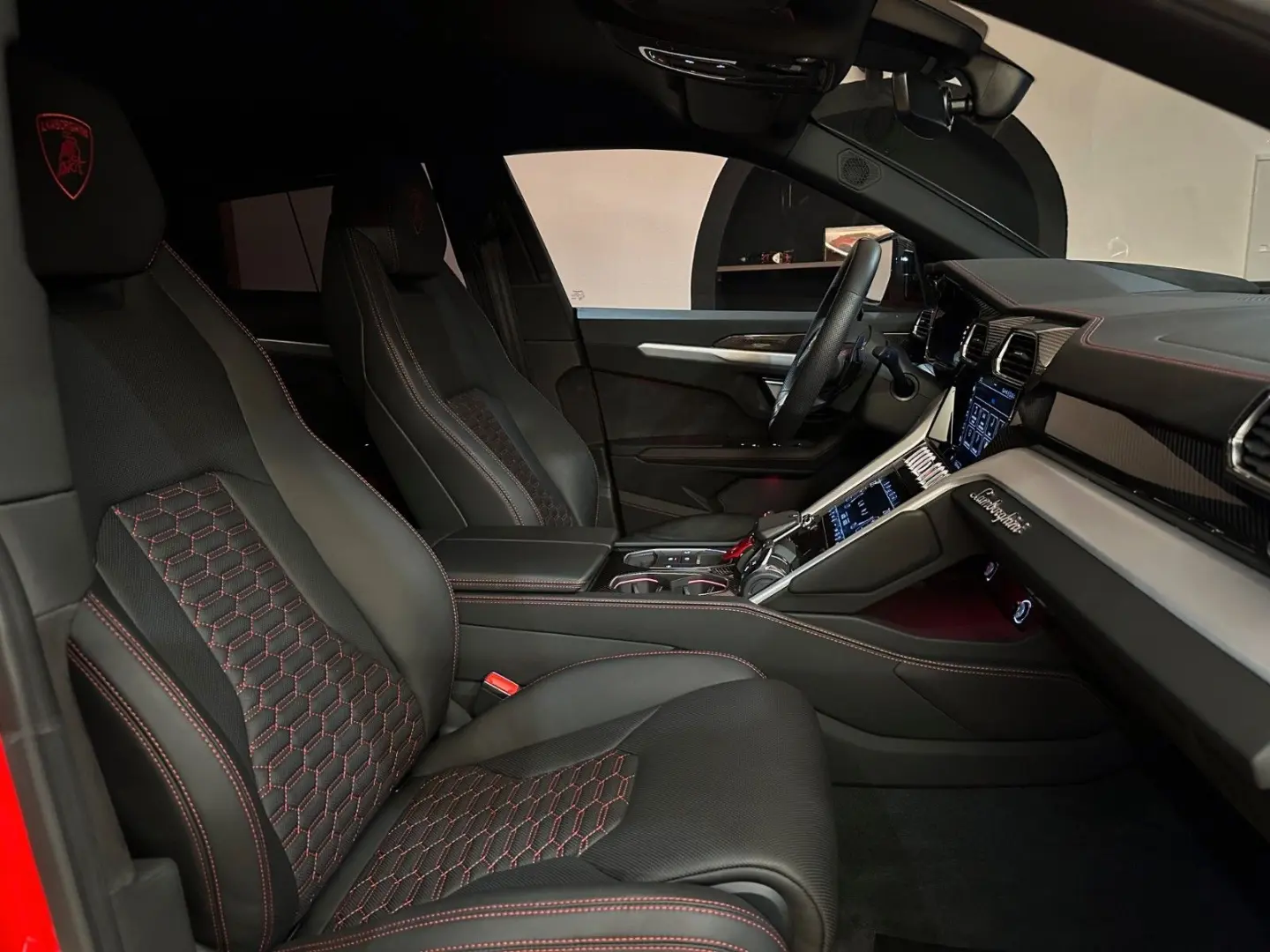 URUS 4.0 V8, B&O, Q-Citura, Off-road,Full carbon