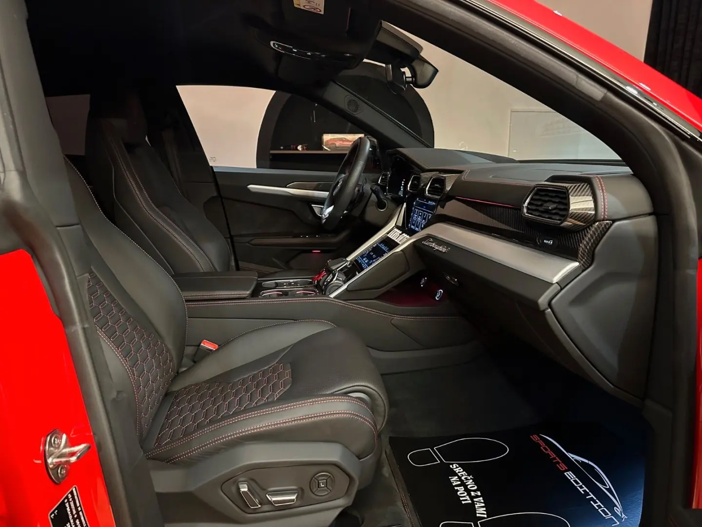 URUS 4.0 V8, B&O, Q-Citura, Off-road,Full carbon