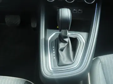 RENAULT CLIO 1.6 E-Tech 145 Techno Auto