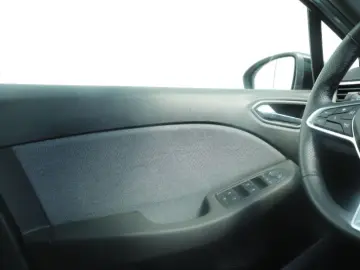 RENAULT CLIO 1.6 E-Tech 145 Techno Auto